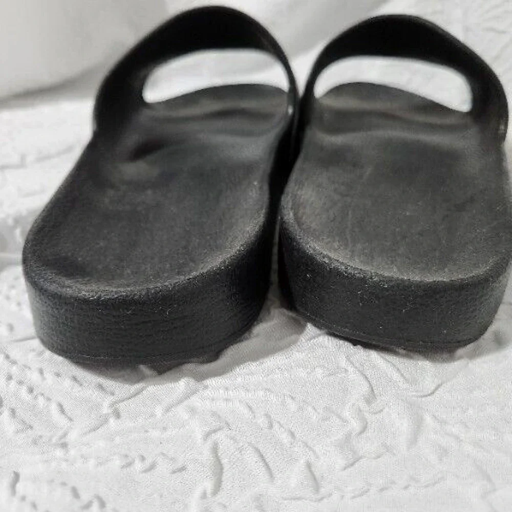 adidas adilette slides